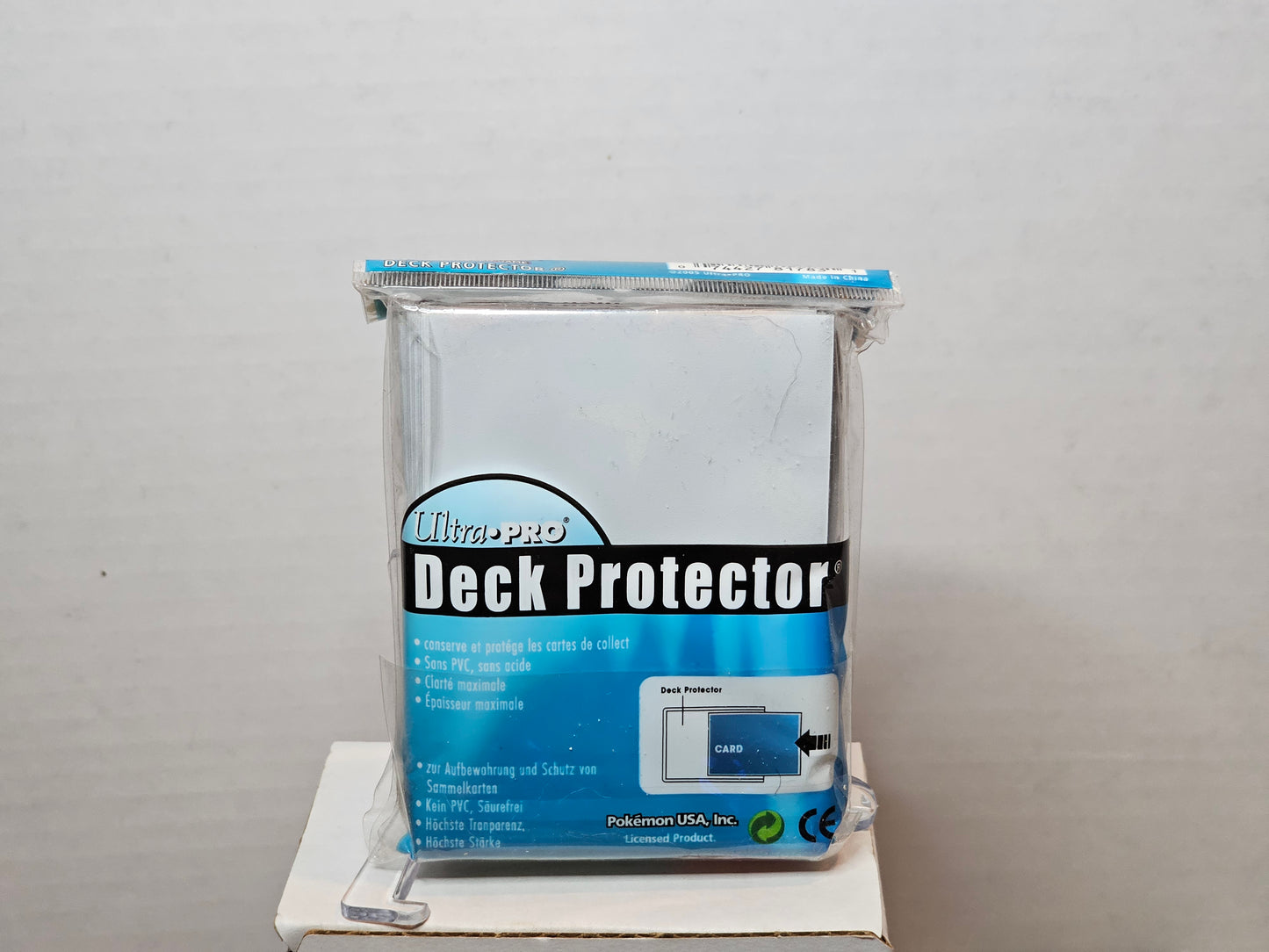 Ultra Pro Deck Protector - Sharkpedo Sleeves (50ct)